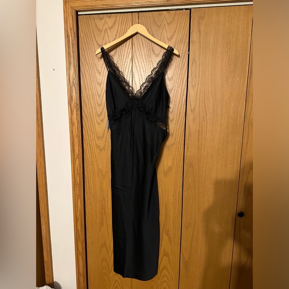 Abercrombie & Fitch black lace midi dress - Picture 3 of 5